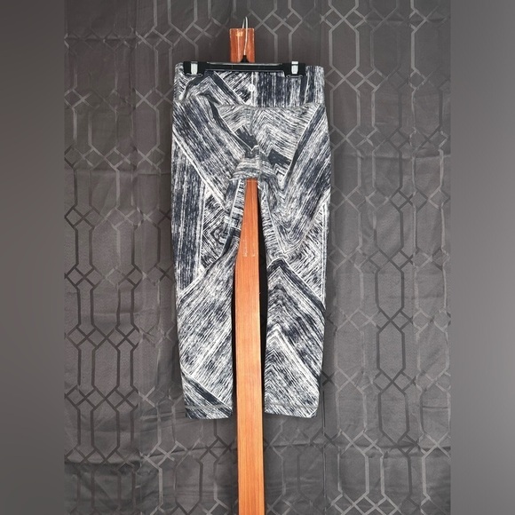 ✨4/$30 Lululemon Wunder Under Crop II Full-On Luon - Picture 5 of 7